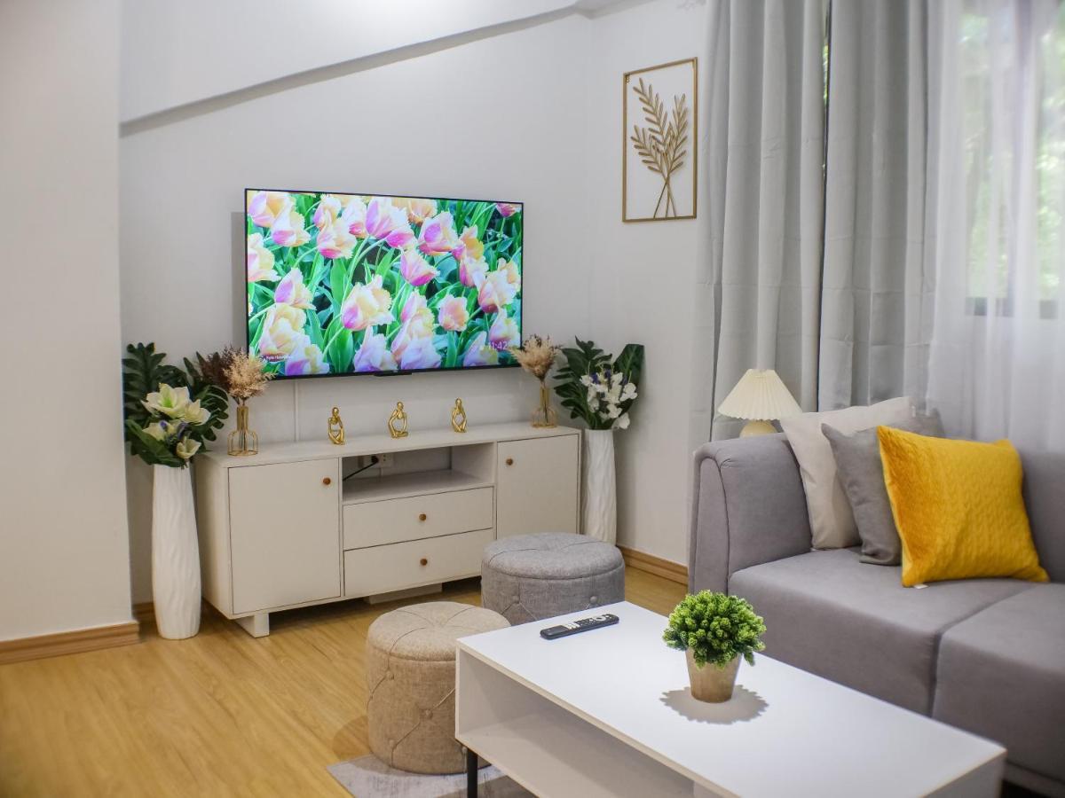 Fully Furnished 2br Newly Renovated By The White - 1min Walk From Door Step Apartment